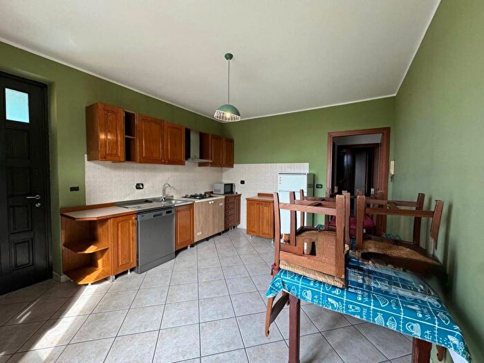 Appartamento trilocale in affitto in Via Alba, Monforte d'Alba