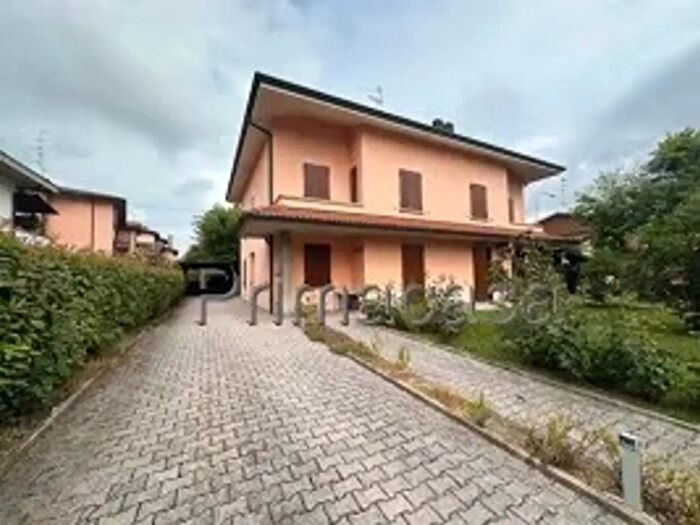 Casa quadrilocale in vendita in Via dei Martiri, Rio Saliceto