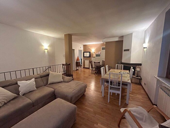 Casa con 6 locali in affitto in Via Giuncaro, Crociata, Sarzana