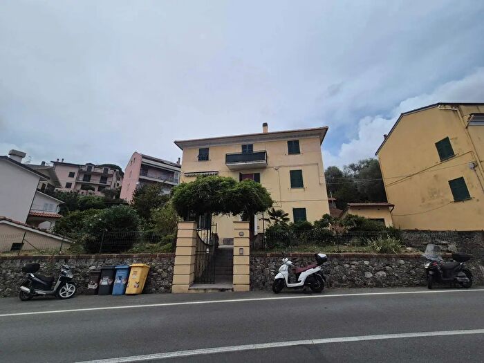 Appartamento bilocale in vendita in Via IV Novembre, Casarza Ligure