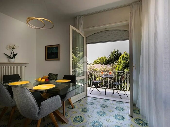 Appartamento trilocale in vendita in Viale Mozart, Sirmione