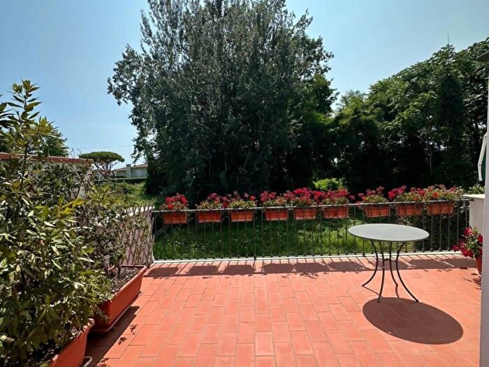 Casa con 5 locali in affitto in Via Provinciale, Caranna, Forte dei Marmi