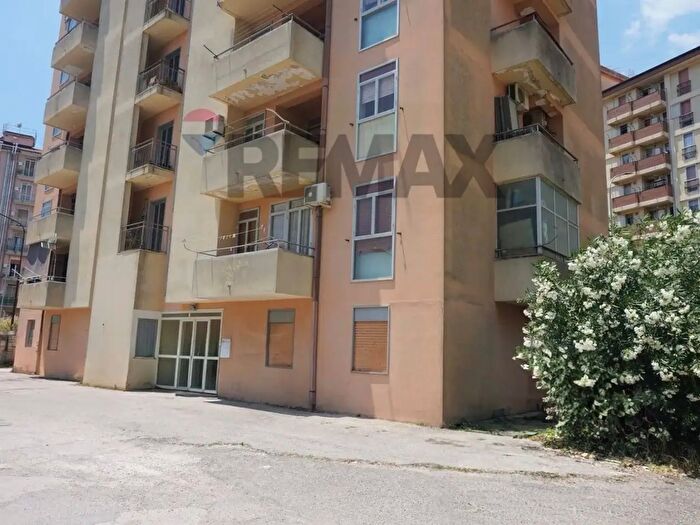 Appartamento con 6 locali in vendita in Via Caronia, Ragusa