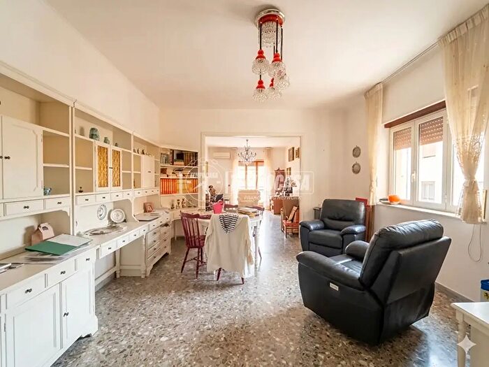 Appartamento con 5 locali in vendita in Napoli