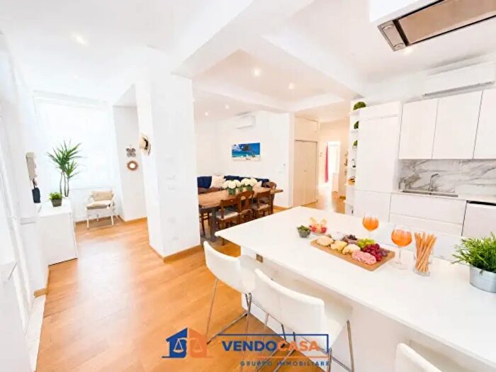 Appartamento con 5 locali in vendita in Via delle Peschiere, Loano