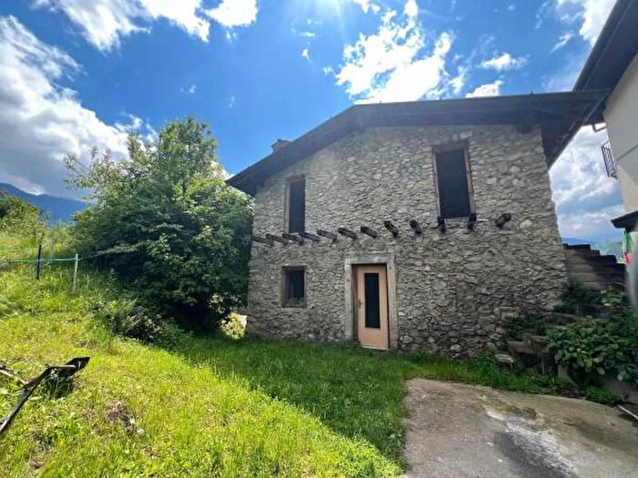 Casa trilocale in vendita in Via Barberino SNC, Cividate Camuno