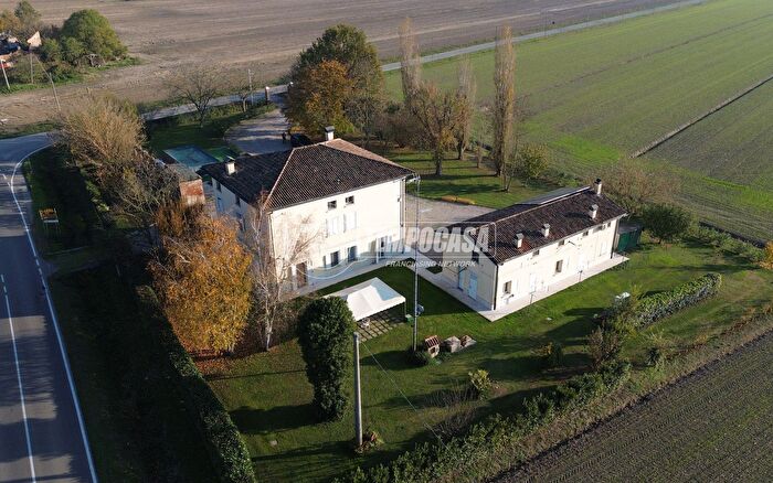 Appartamento con 6 locali in vendita in Via Lama, Novi Di Modena