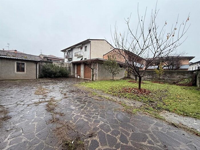 Casa trilocale in vendita in Via Mazzini, Mornico Al Serio