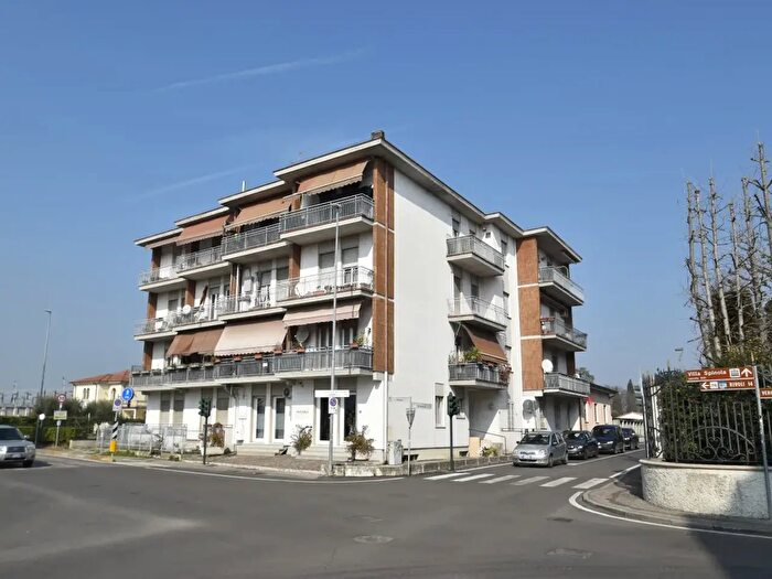 Appartamento quadrilocale in vendita in Via Azzolini, Bussolengo