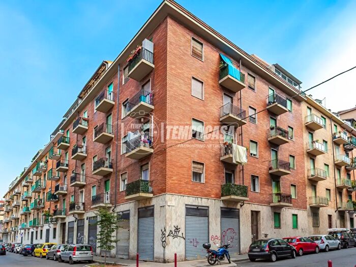 Appartamento trilocale in vendita in Via Bari, Torino