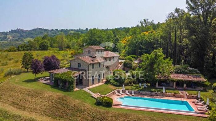 Casa con 6 locali in vendita in Zona Case Sparse, Montone