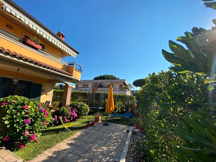 Casa quadrilocale in affitto in Stradone Sant'Anastasio, Villaggio Giornalisti Poggio, Anzio