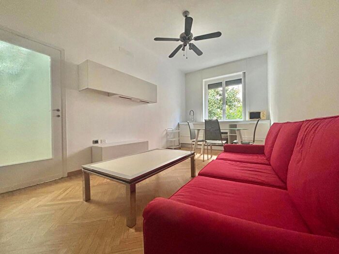 Appartamento trilocale in affitto in Via Bullona, Milano