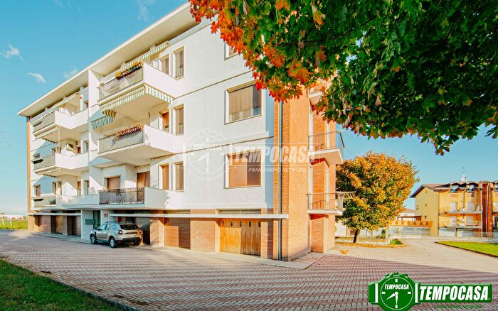 Appartamento quadrilocale in vendita in Via Cavour, Casei Gerola