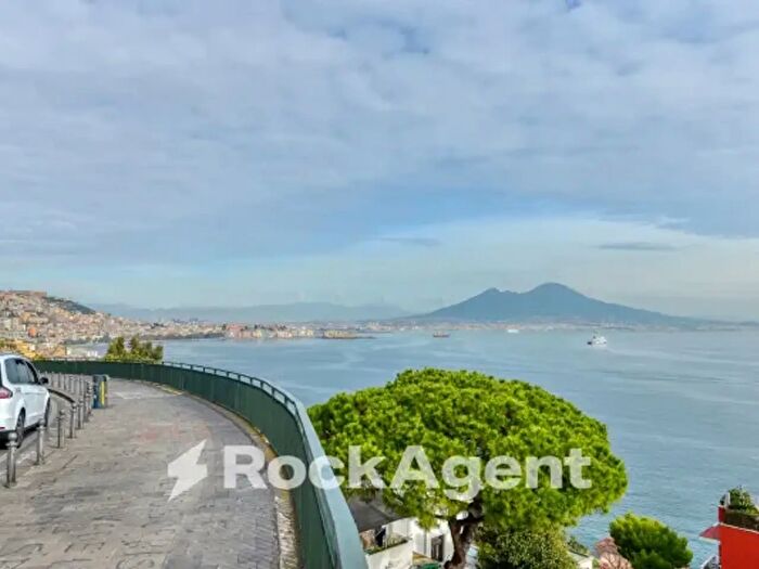 Appartamento con 5 locali in vendita in Via Tito Livio, Napoli