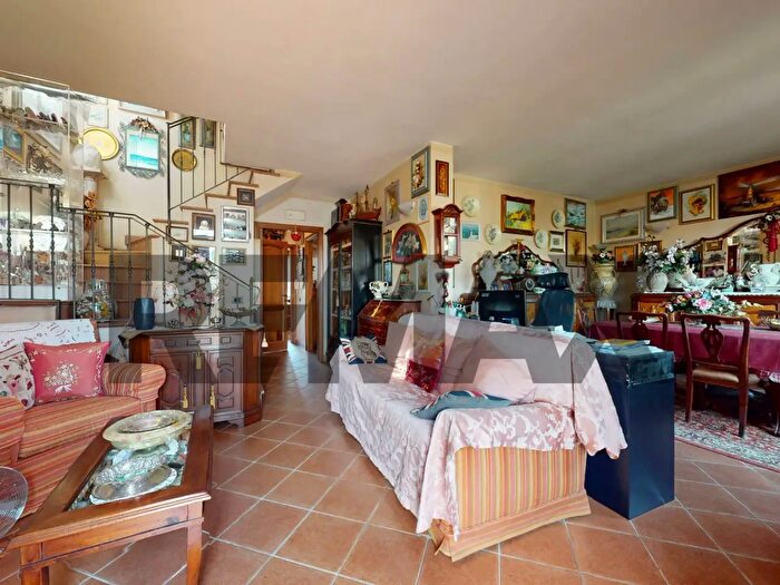 Casa con 9 locali in vendita in Via Elettrica, Viareggio