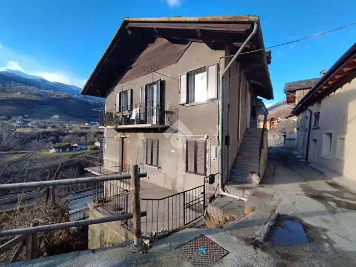 Appartamento quadrilocale in vendita in Frazione Movisod, Aosta
