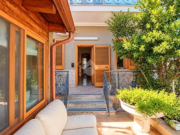 Appartamento con 6 locali in vendita in Via Monte Rosa, Monteroni Di Lecce