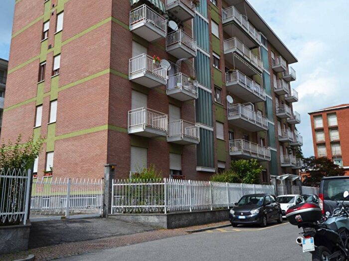 Appartamento con 5 locali in affitto in Via Giovanni Schiapparelli, Centro Città San Paolo, Biella