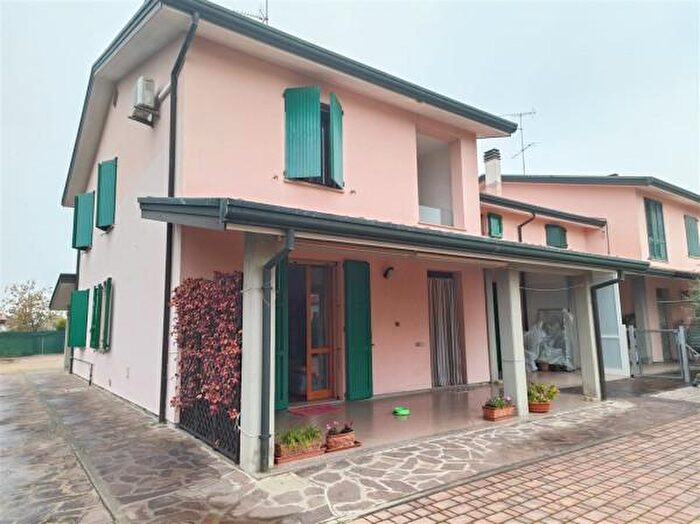 Casa con 6 locali in vendita in Via Sinistra Canale Inferiore e, Bagnacavallo