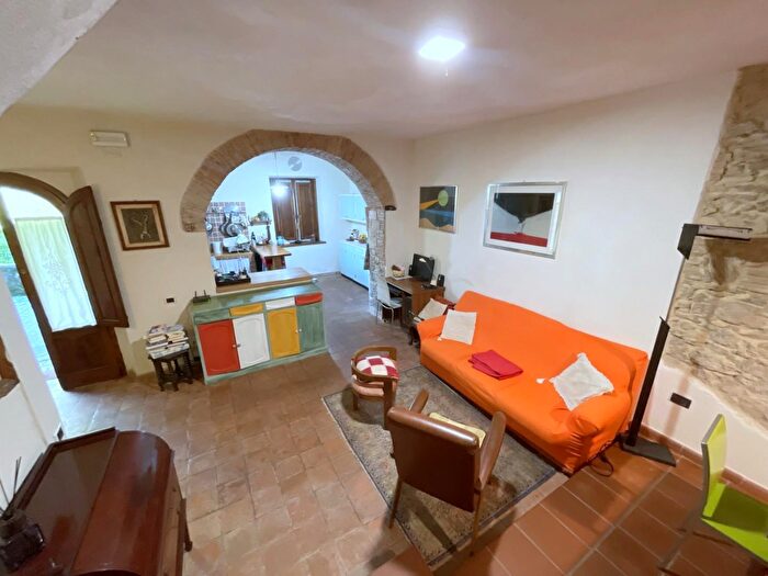 Casa quadrilocale in vendita in Camaiore
