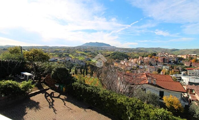 Casa con 7 locali in vendita in Strada Lamaticcie, San Marino