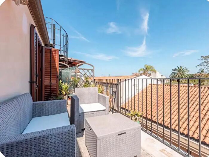 Appartamento trilocale in vendita in Via Schiavuzzo, Palermo
