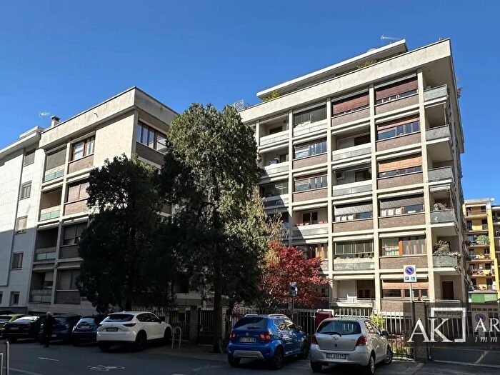 Appartamento trilocale in affitto in Via Mameli, Novara