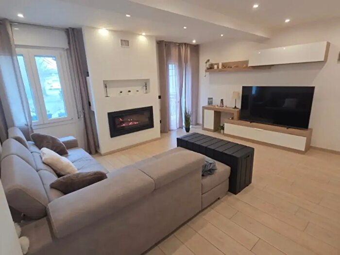 Casa con 6 locali in vendita in Via Claudia, Maranello