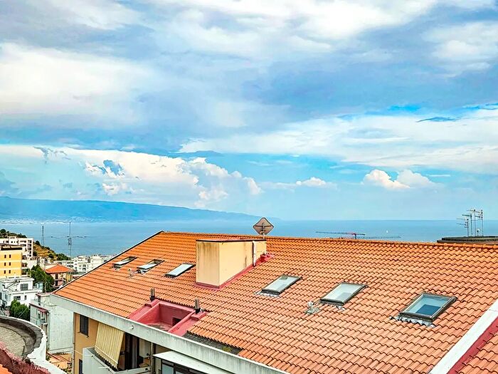 Casa trilocale in vendita in Via Macchia, Messina