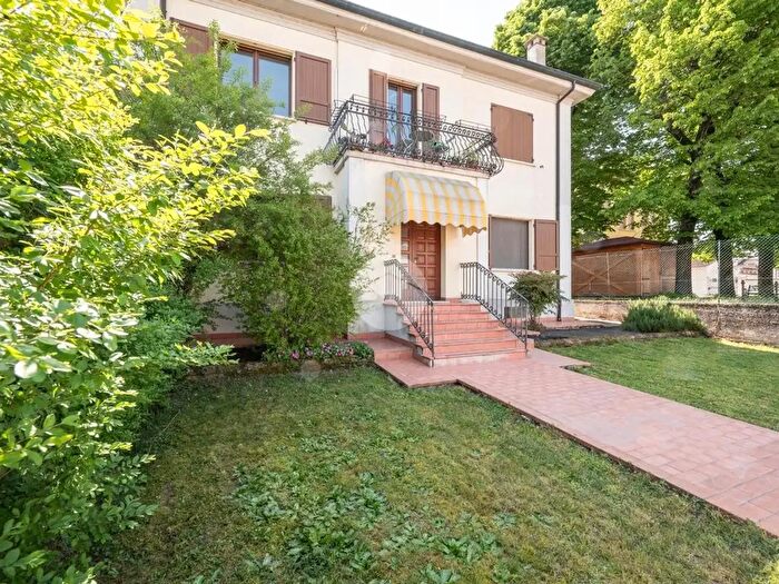 Appartamento trilocale in vendita in Via S Pietro, Gazzuolo