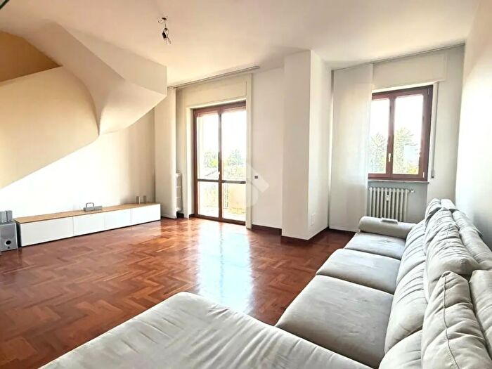 Appartamento quadrilocale in vendita in Via Alessandro Volta, Legnano