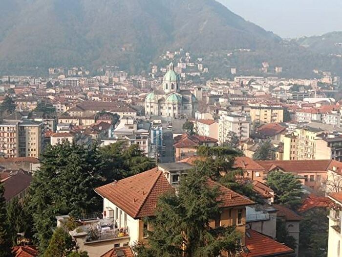 Appartamento trilocale in affitto in Valduce Crispi, Como