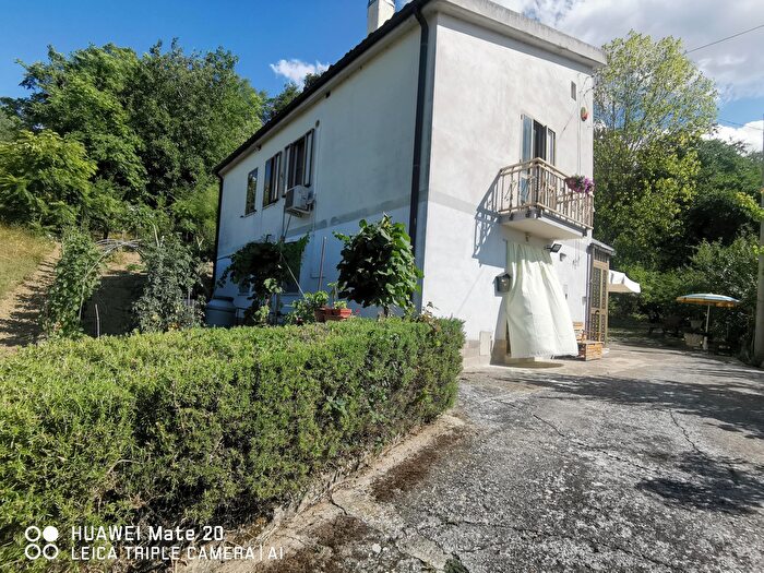 Casa con 7 locali in vendita in Contrada Colle Trotta, Penne