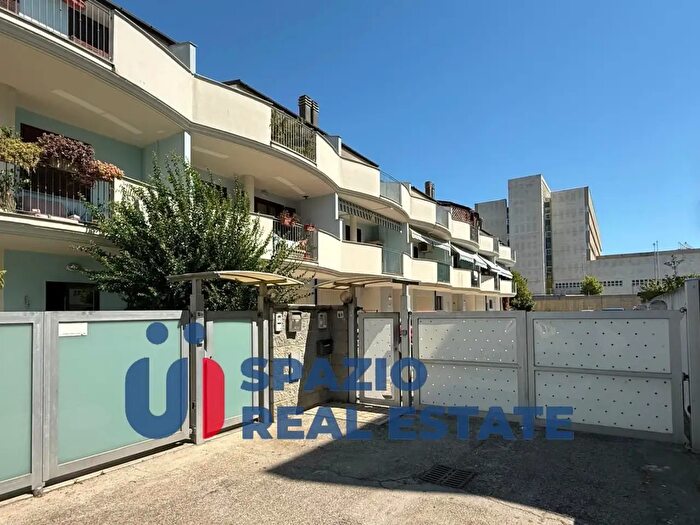 Appartamento con 5 locali in vendita in Via Musone, Pescara