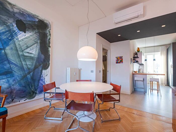 Appartamento trilocale in affitto in Via della Moscova, Turati, Milano