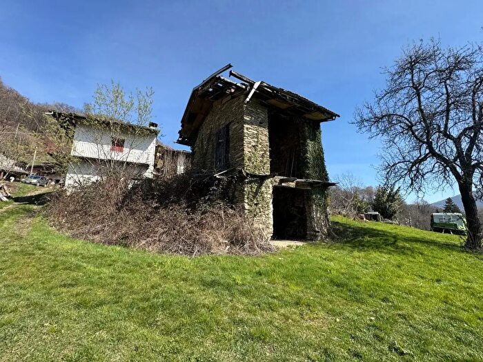 Casa con 5 locali in vendita in Borgata Battai dei per, Paesana