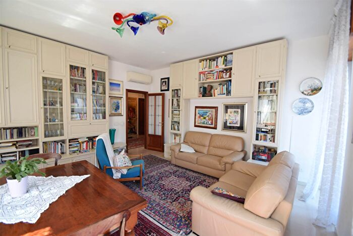 Appartamento con 5 locali in vendita in Piacenza