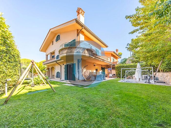 Casa con 9 locali in vendita in Via Anagnina C, Grottaferrata