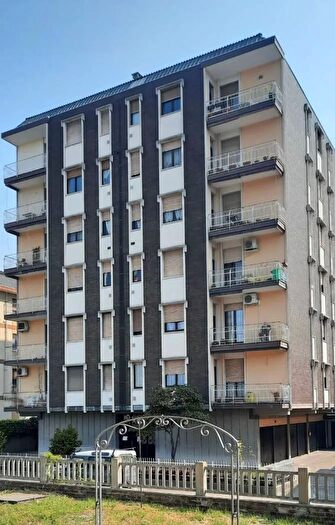Appartamento quadrilocale in vendita in Via Sempione Oleggio, Oleggio