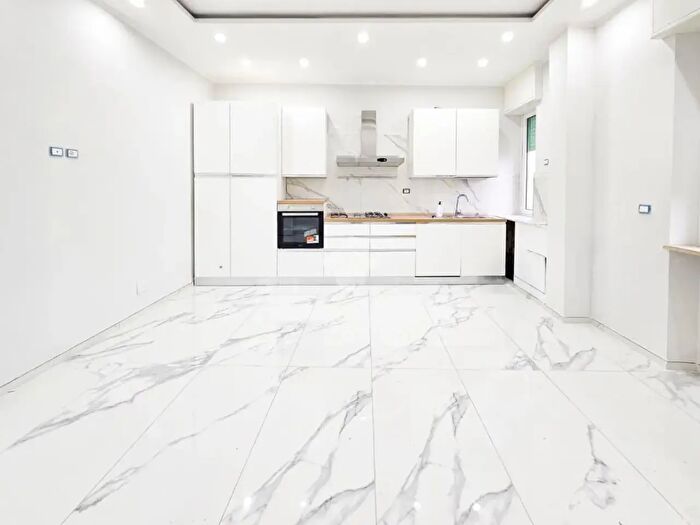 Appartamento quadrilocale in vendita in Via Lecca, Alessandria