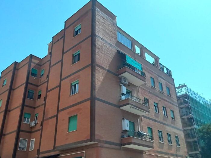 Appartamento trilocale in vendita in Viale del Lido, Ostia Levante, Roma