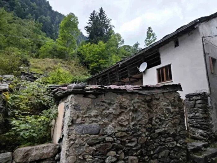 Casa con 10 locali in vendita in Piana Alto Sermenza Vercelli Piemonte Italia, Alto Sermenza