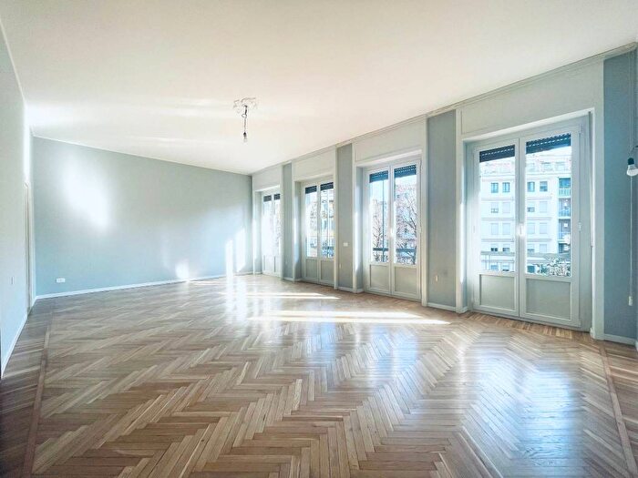 Appartamento con 5 locali in affitto in Via San Vincenzo, Corso Genova, Milano