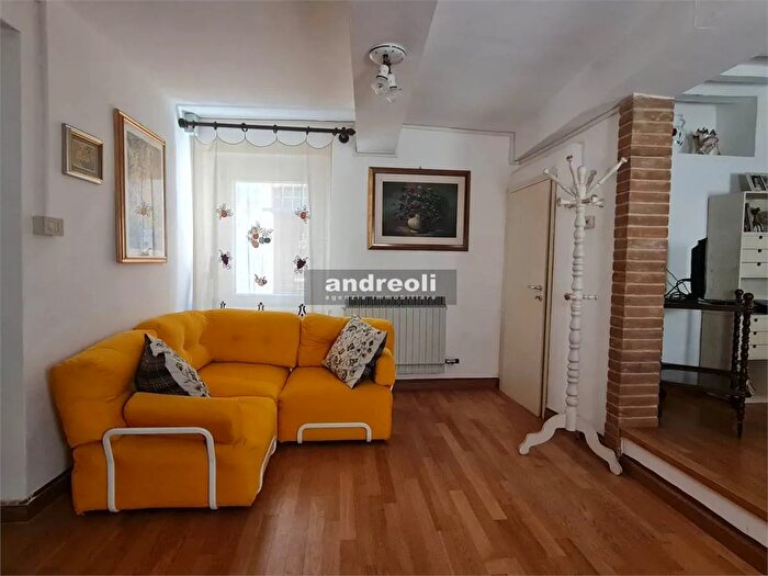 Casa quadrilocale in vendita in Castelplanio