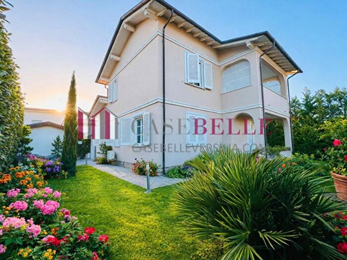 Casa con 6 locali in affitto in Via G Amendola, Caranna, Forte dei Marmi