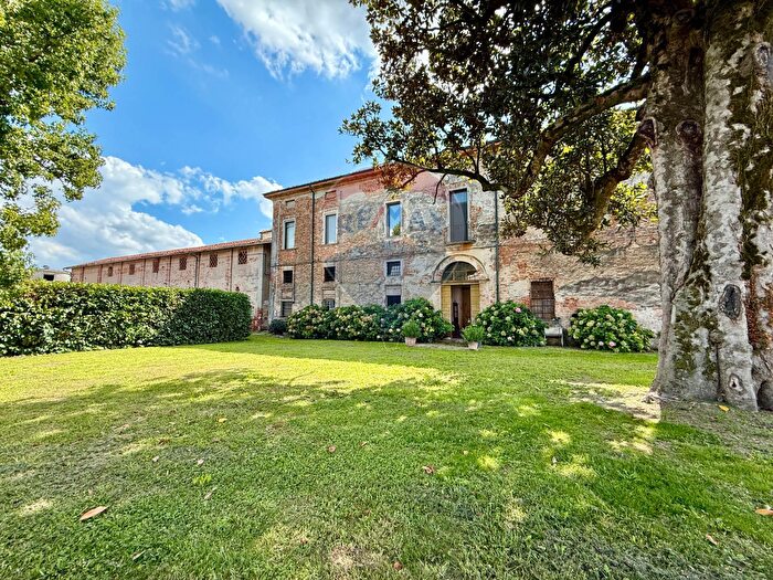 Casa con 8 locali in vendita in Via Brescia, Pozzaglio Ed Uniti