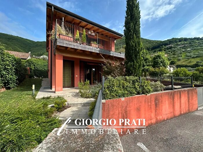 Casa con 5 locali in vendita in Contrà Chiesa Valrovina, Bassano Del Grappa