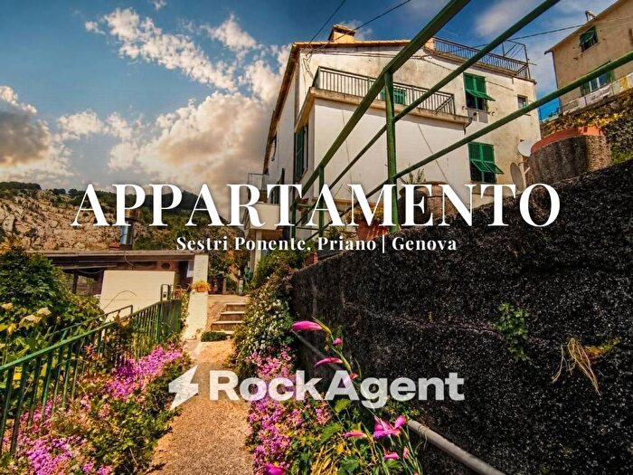 Appartamento trilocale in vendita in Vico Superiore Priano, Sestri Ponente, Genova