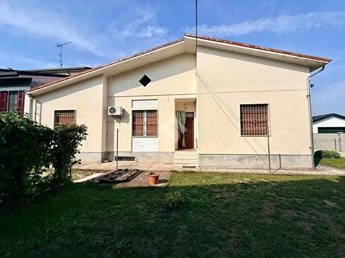 Casa con 5 locali in vendita in Via a De Gasperi, Castelnuovo Scrivia